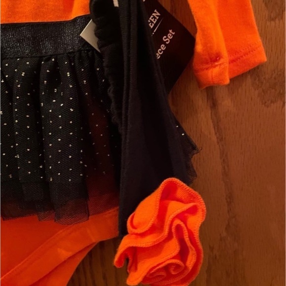 NEW Spooky Cute Jack-O-Lantern Pumpkin Halloween Onesie (12 M) - Picture 3 of 4